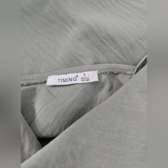 Timing Sage Elastic Strap Top - Picture 4 of 5